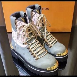 Louis Vuitton Monogram
Titanium LV Outland boots